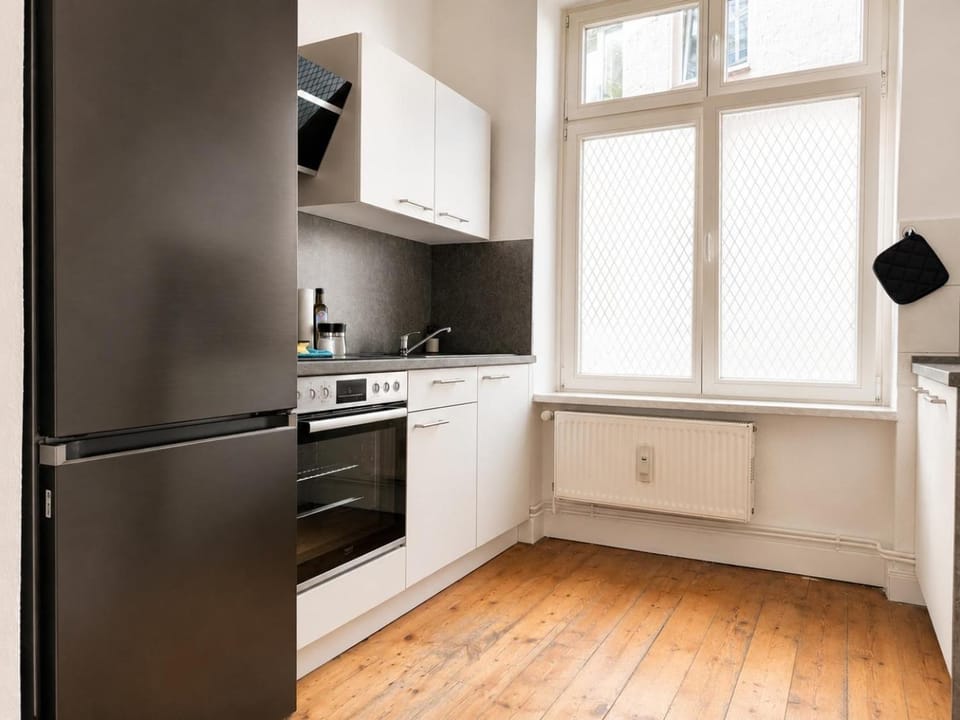 Kitchen or kitchenette, Photo of the whole room, stove, kitchen