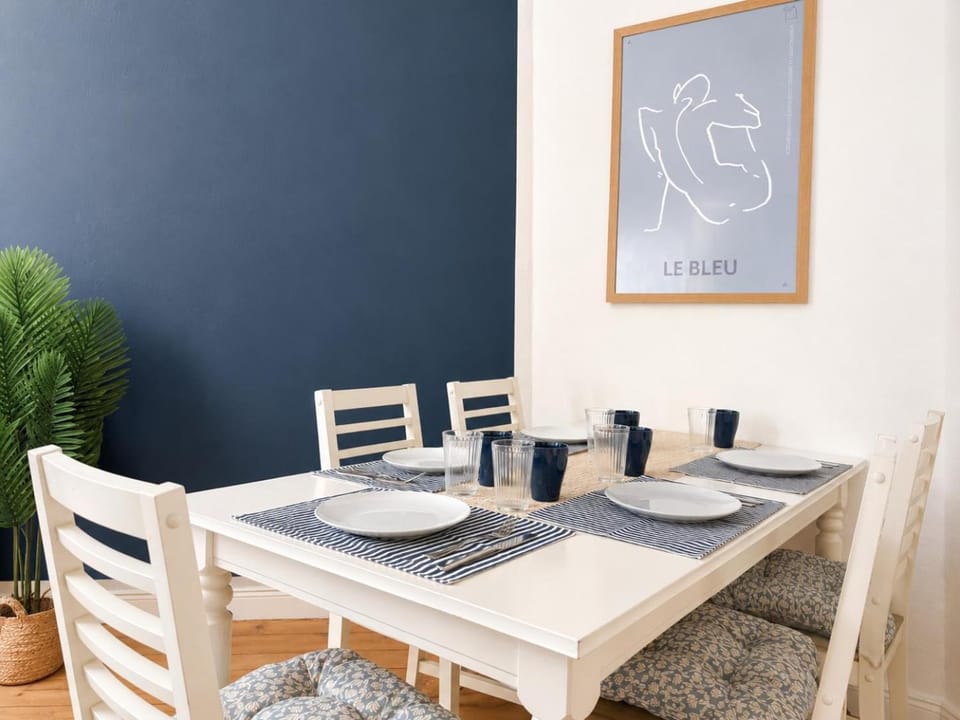 Photo of the whole room, Seating area, Dining area, Lunch, Dinner