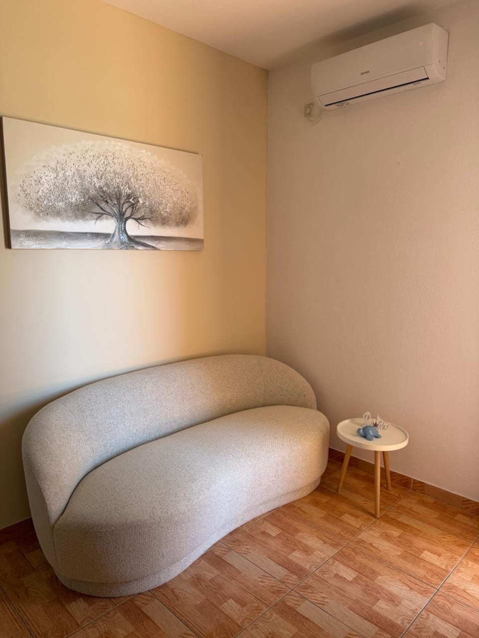 Living room, Seating area, air conditioner