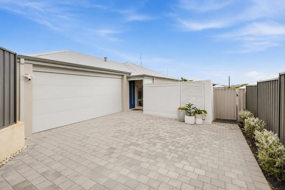 The Duchess of Duke Spa, Sauna & Beach Walk House in Perth