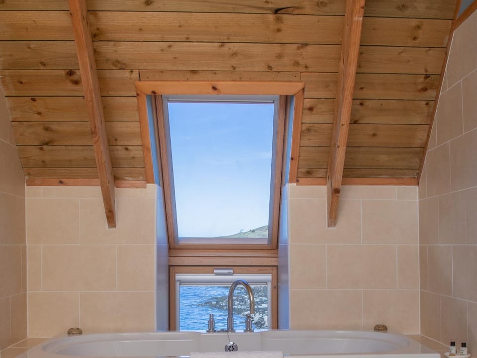 Spring, Day, Natural landscape, Winter, Summer, Bathroom, View (from property/room), Decorative detail, Animals, Autumn, Guests, Mountain view, Sea view, Seasons, Time of day, Location