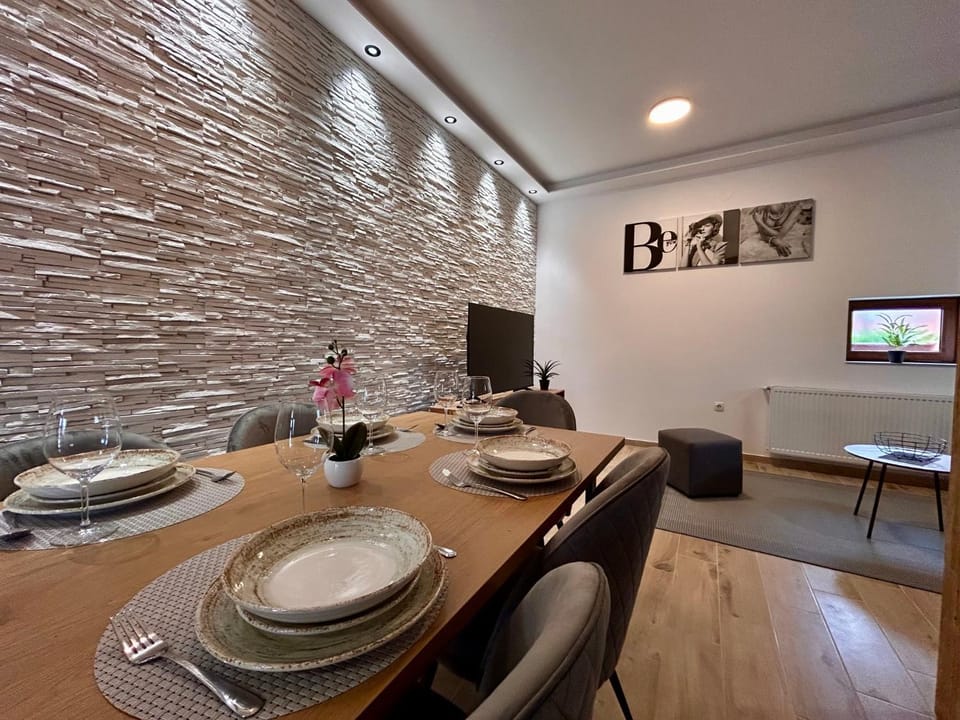 Dining area, Meals