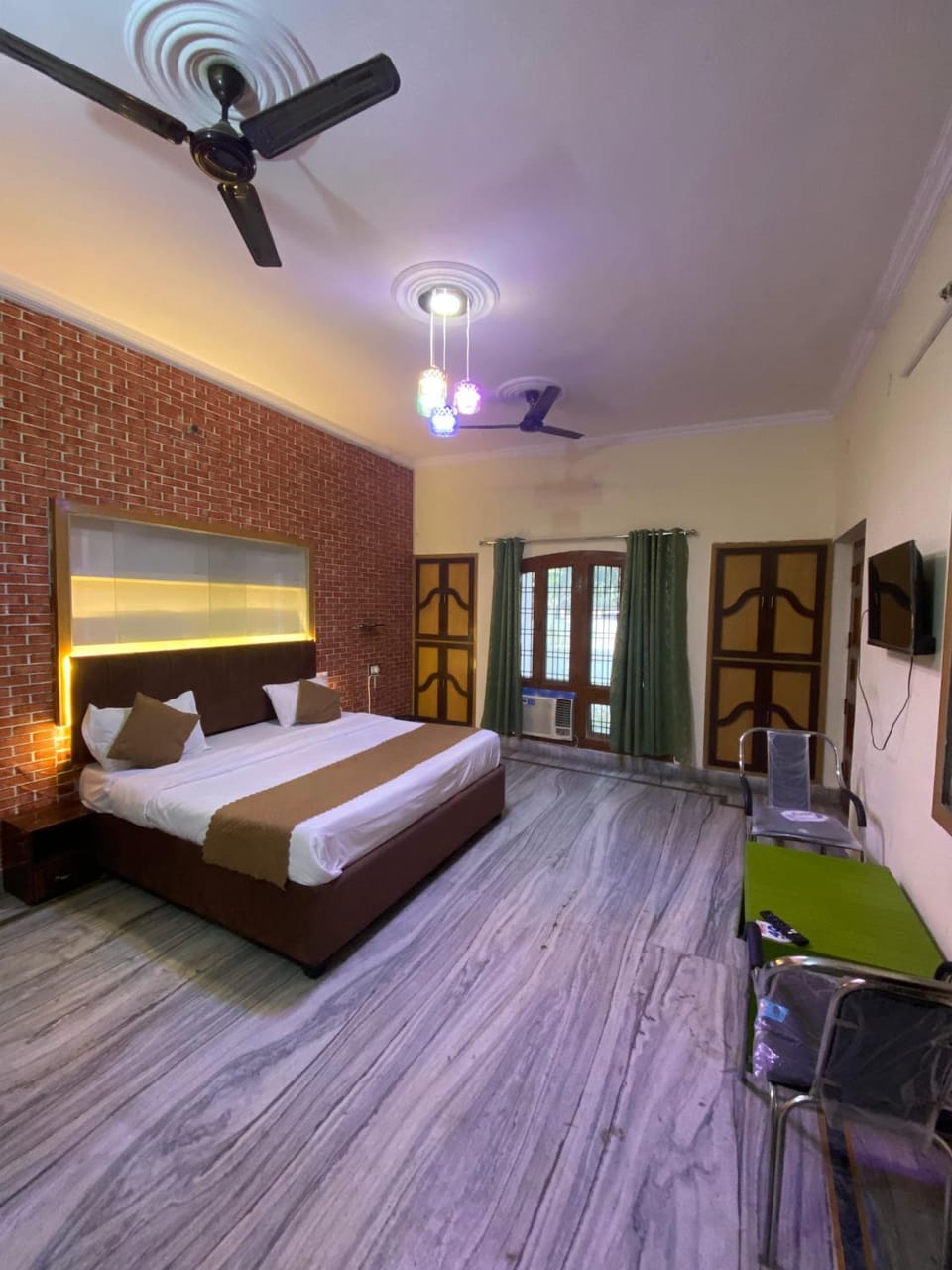 Vista Home stay Vacation rental in Lucknow