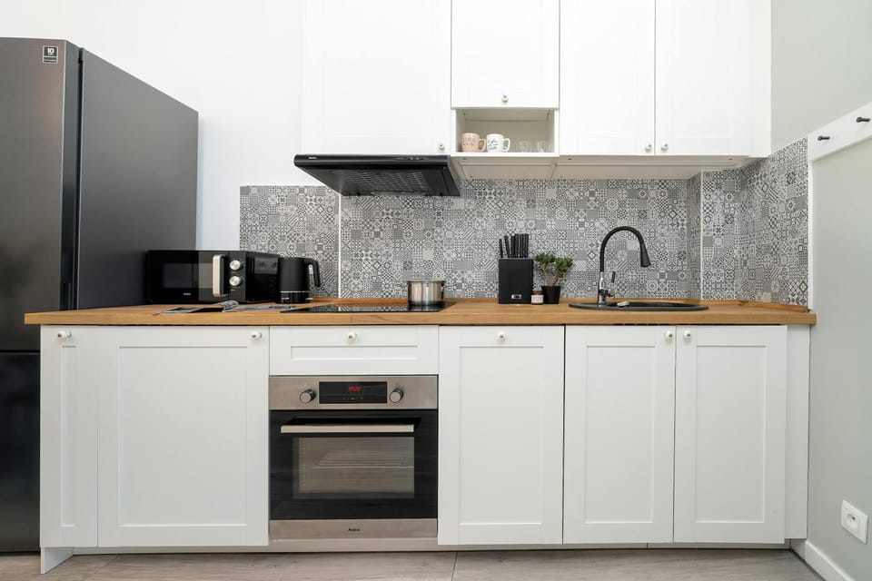 Coffee/tea facilities, Kitchen or kitchenette, dishwasher, oven, stove