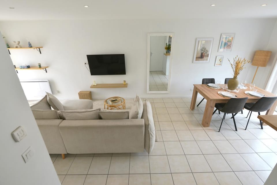 TV and multimedia, Living room, Seating area, Dining area, heating, internet