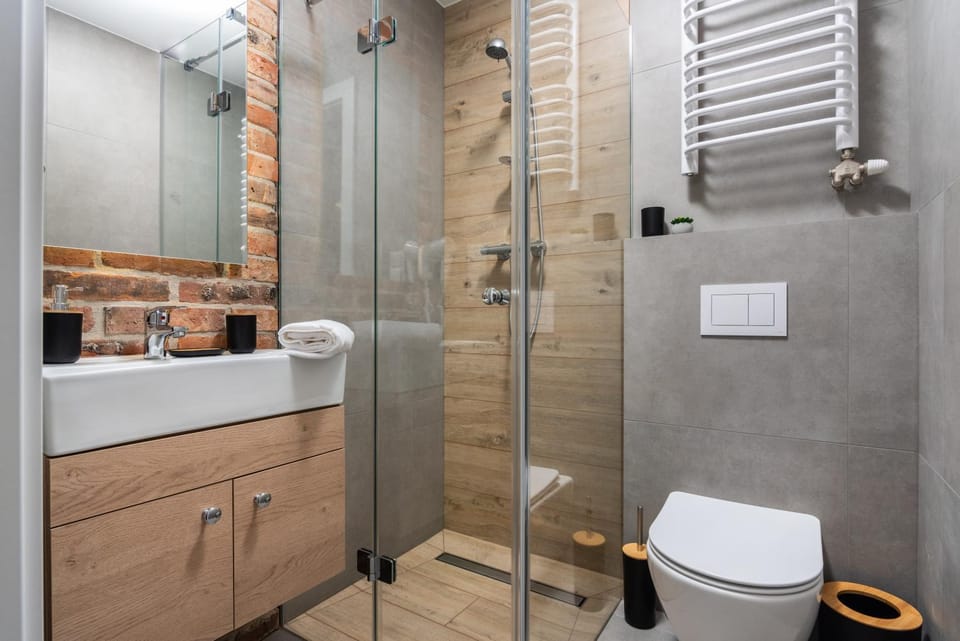 Shower, Toilet, Bathroom, towels