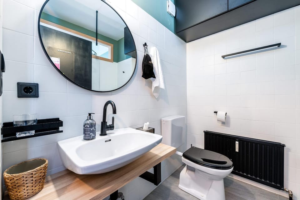 Toilet, Bathroom, towels