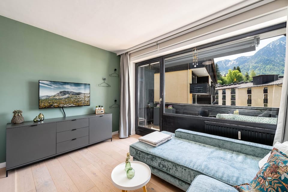 Natural landscape, TV and multimedia, View (from property/room), Balcony/Terrace, Living room, Seating area