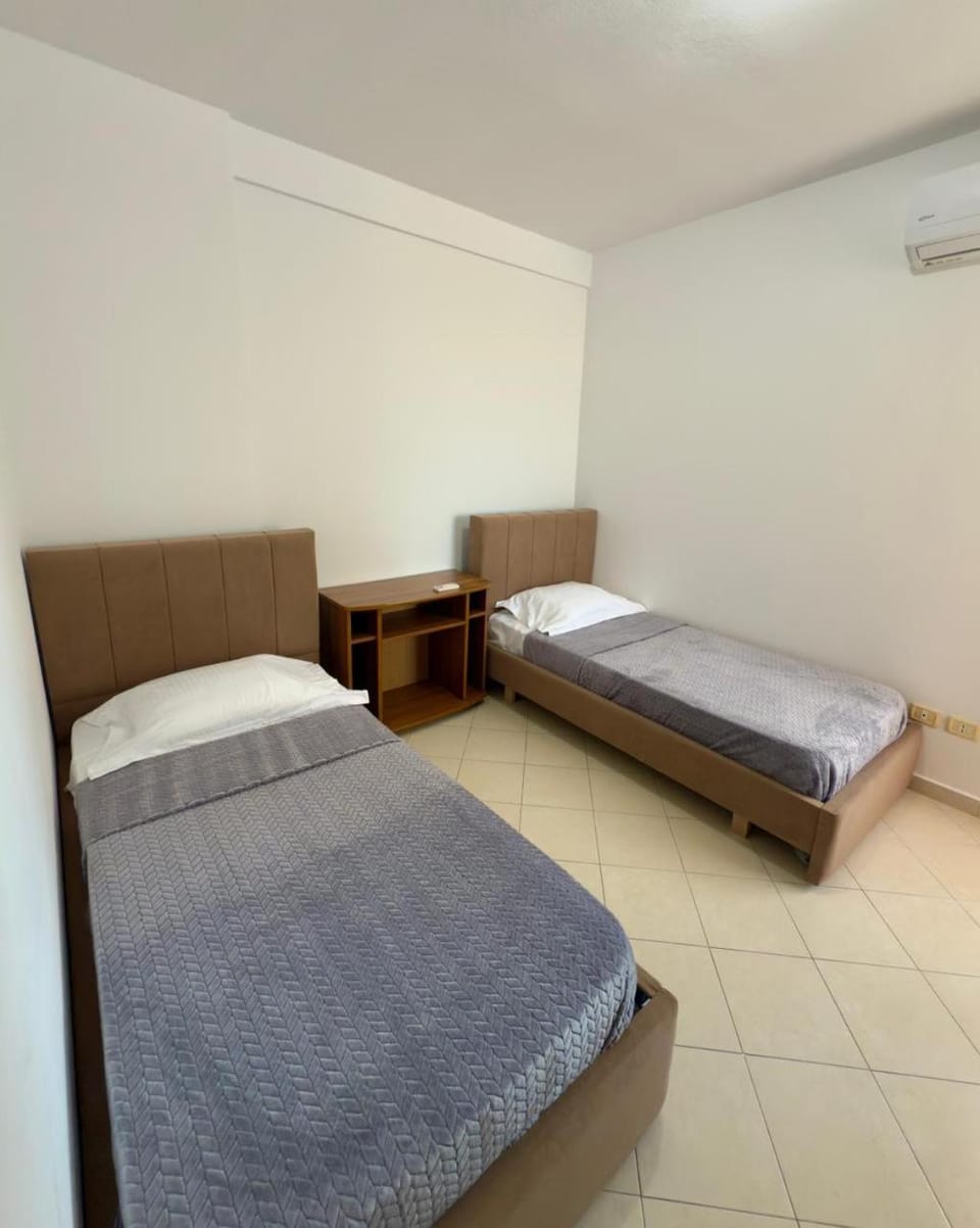 Bed, Photo of the whole room, Bedroom, air conditioner