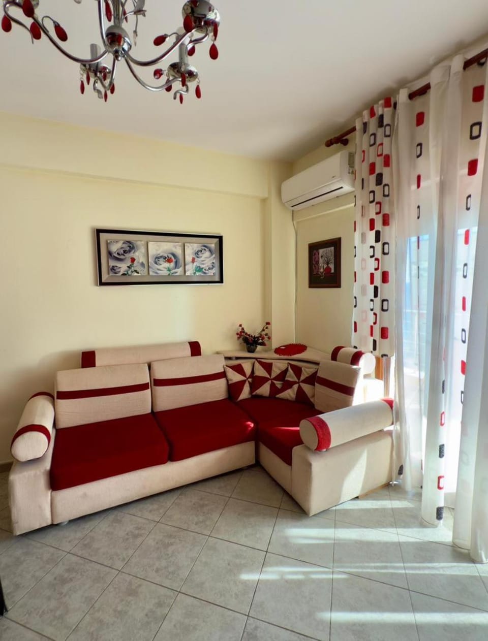 Living room, Photo of the whole room, Seating area