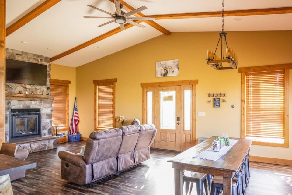 Tall Tine Lodge Apartment in Illinois