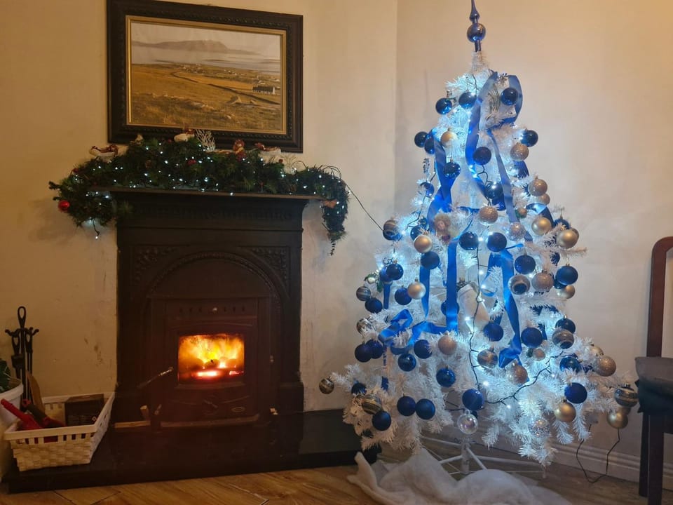 Townhouse Sleeps 8 - Garden Wifi Free Parking House in County Mayo