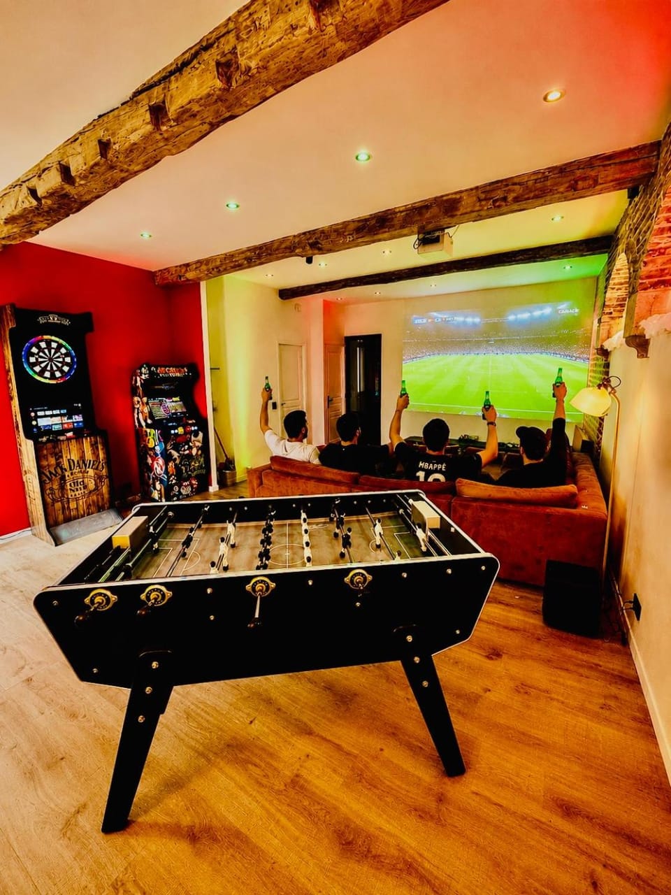 Darts, Game Room, TV and multimedia, Decorative detail, group of guests, internet