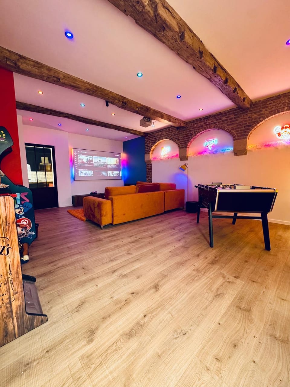 TV and multimedia, Living room, Seating area