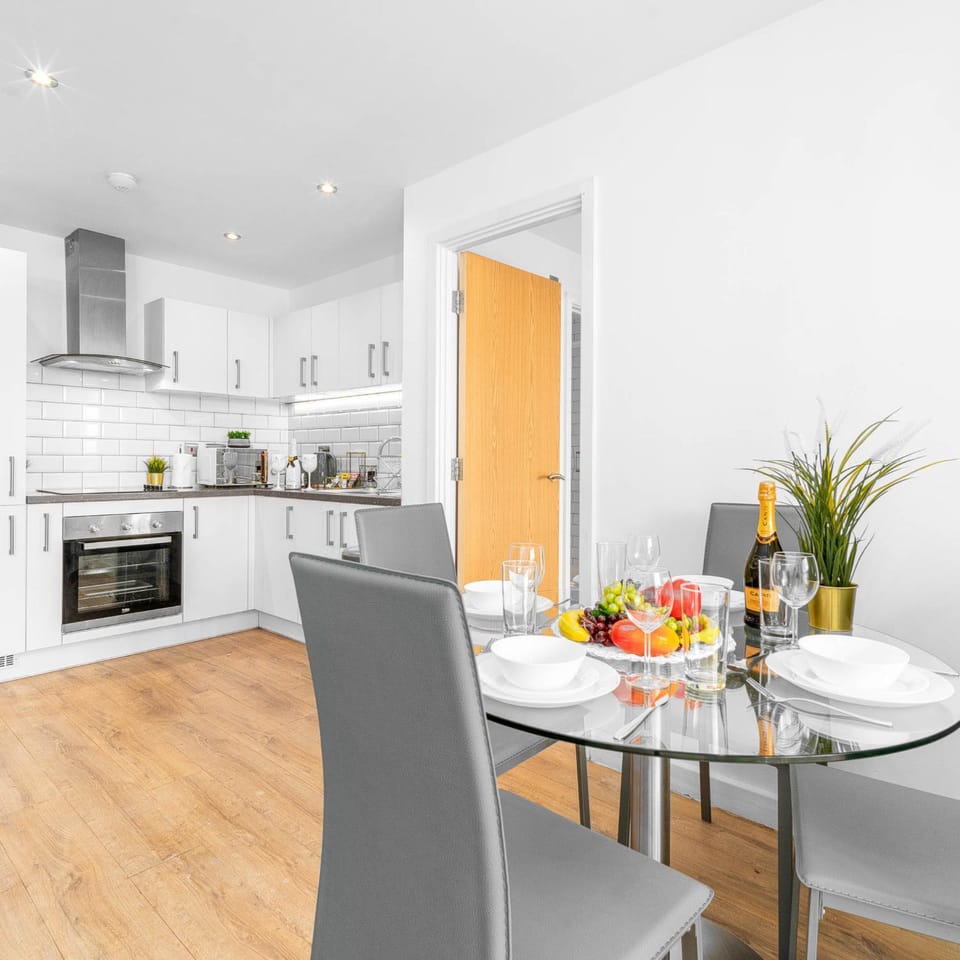 Kitchen or kitchenette, Seating area