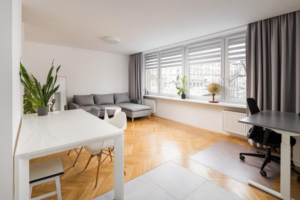 Bed, Living room, Photo of the whole room, Seating area, Dining area, Bedroom