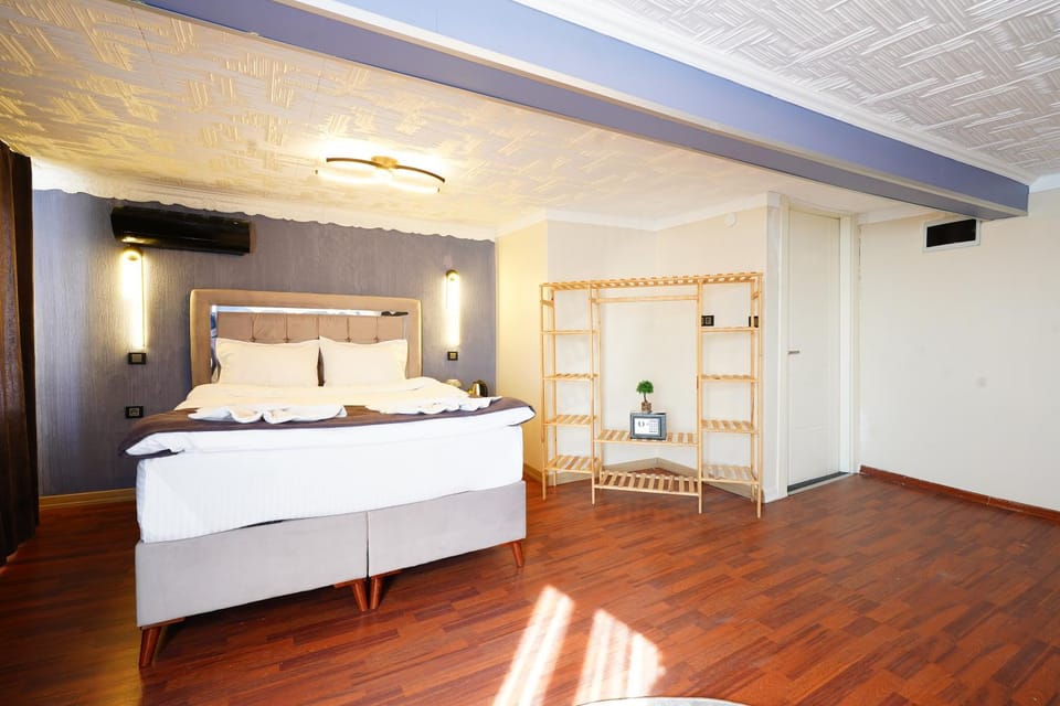 Bed, TV and multimedia, Photo of the whole room, Bedroom, wardrobe