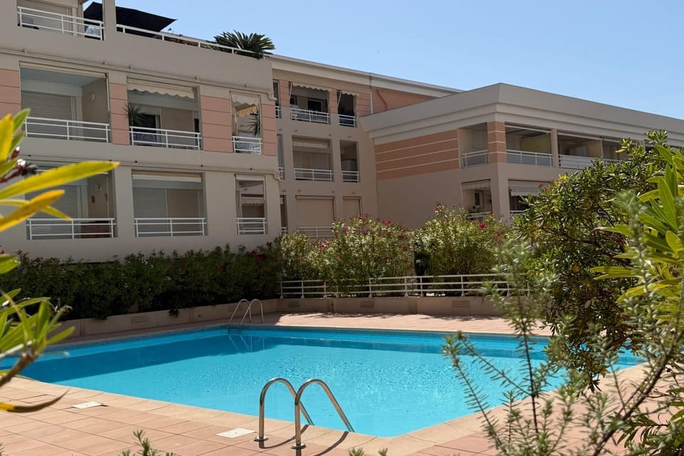 Golfe Juan - 4 people - Swimming pool - Parking House in Antibes