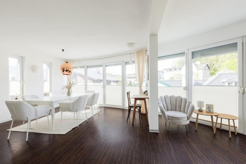 Helles Penthouse mit Dachterrasse & Bergblick Apartment in Mondsee