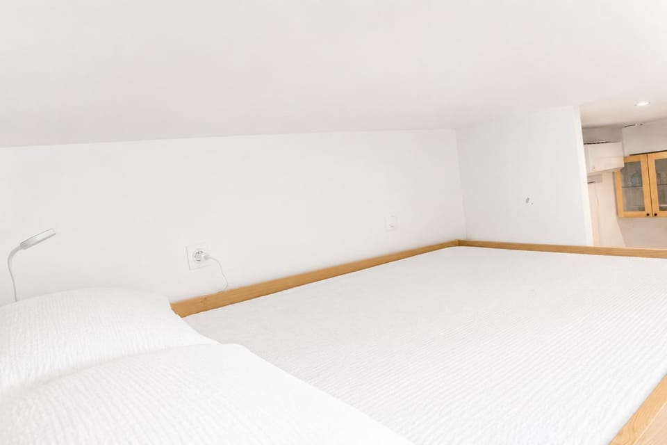 Studio climatisé avec balcon, 5 min de la citadelle Apartment in Nouvelle-Aquitaine