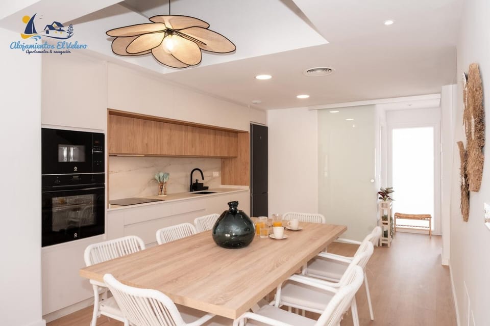 Kitchen or kitchenette, minibar, stove