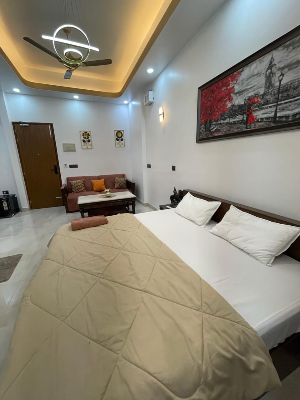 Bright & Cozy Apartment in Noida