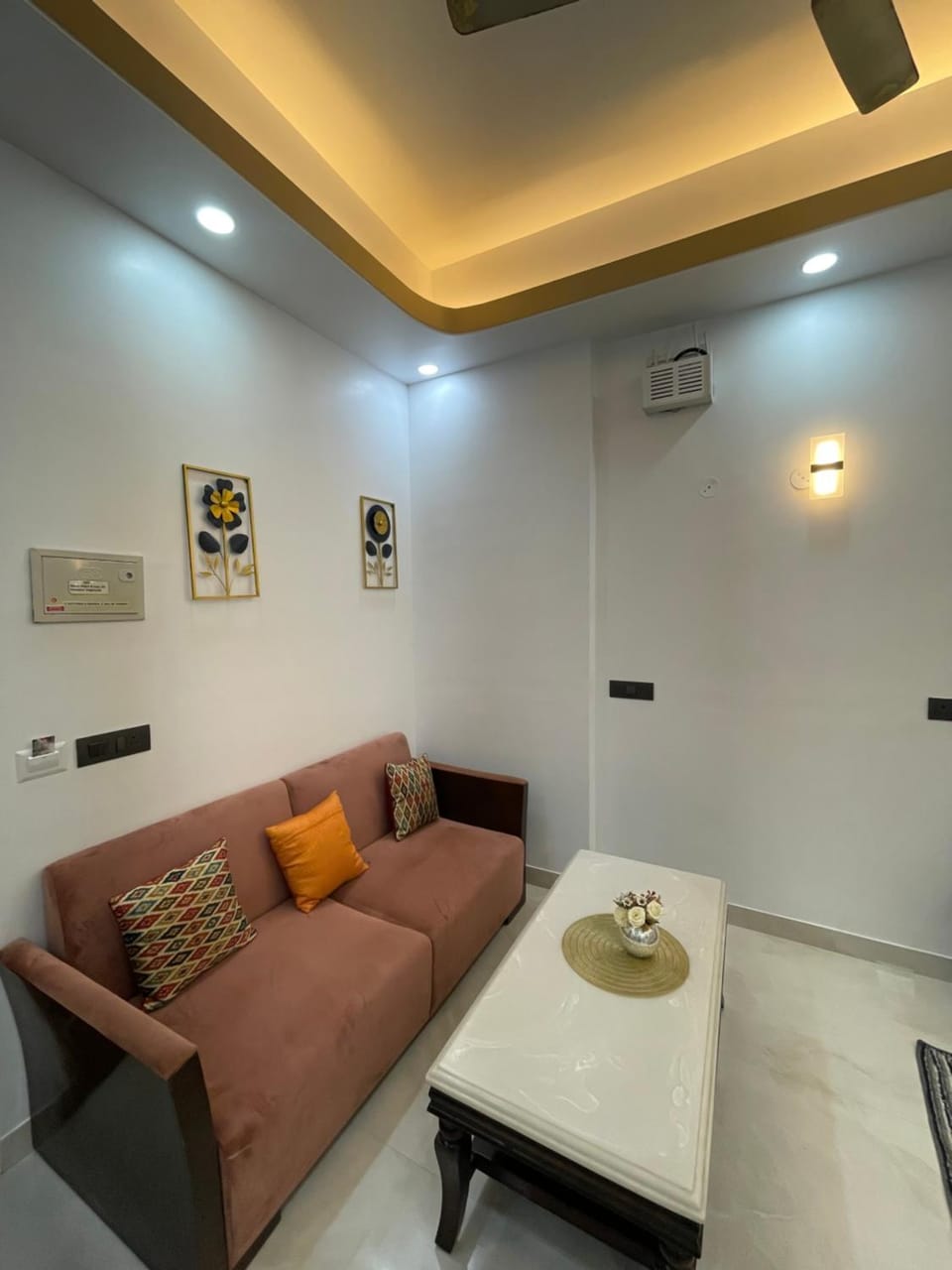 Bright & Cozy Apartment in Noida