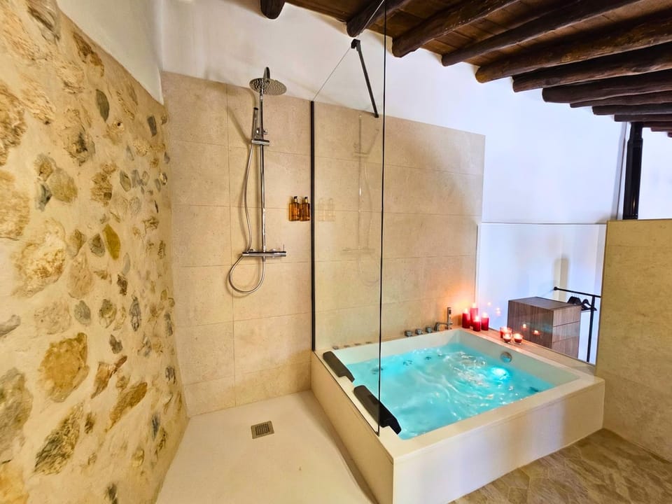 Shower, Hot Tub, Bathroom, Bath
