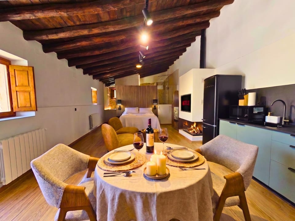 TV and multimedia, Kitchen or kitchenette, Living room, Photo of the whole room, Seating area, Dining area