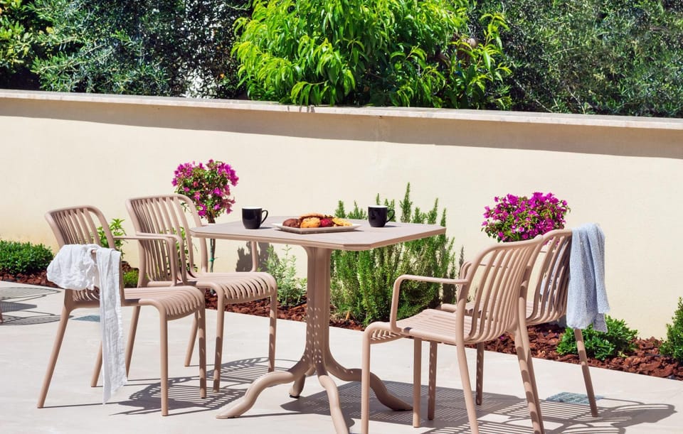 Patio, Day, Garden, Dining area