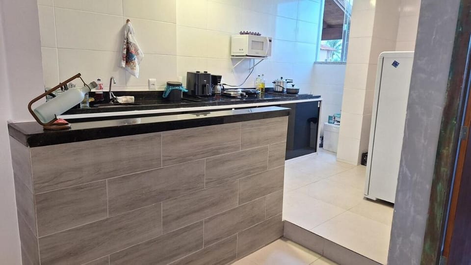 microwave, stove, kitchen