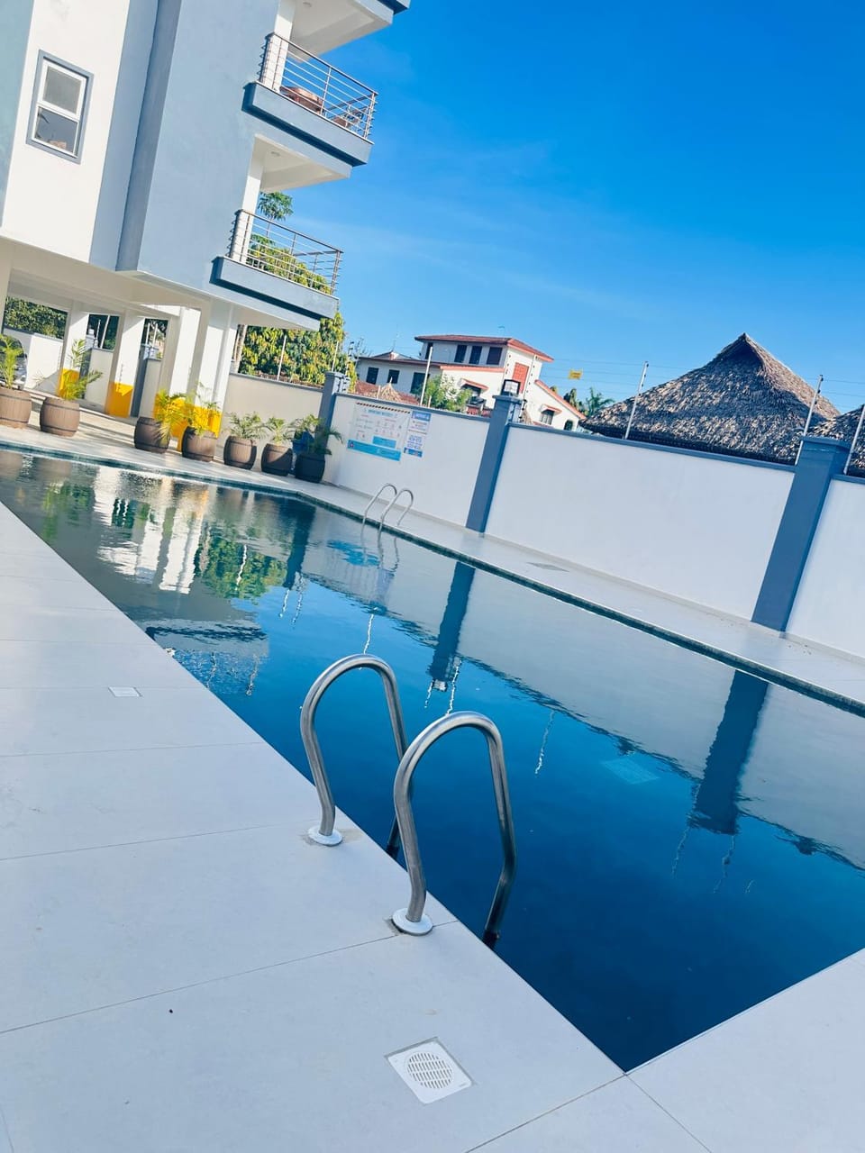 Executive 1BR Behind Citymall Bed and Breakfast in Mombasa