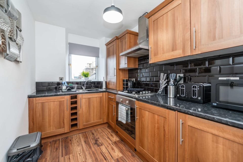 Stylish 2BR -Free Parking -Near Shops and Cafes Apartment in Aberdeen