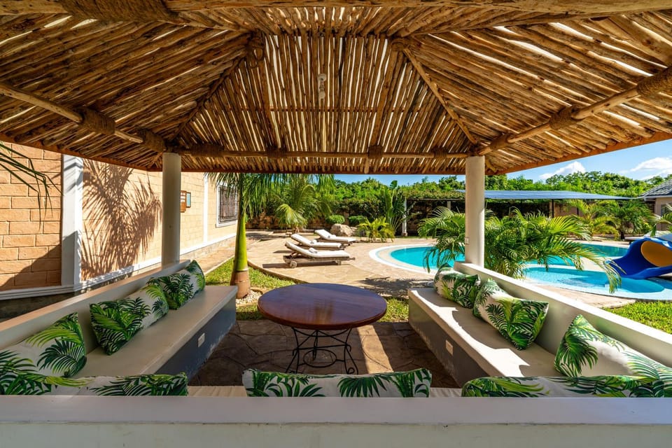 Day, Garden, Swimming pool, sunbed