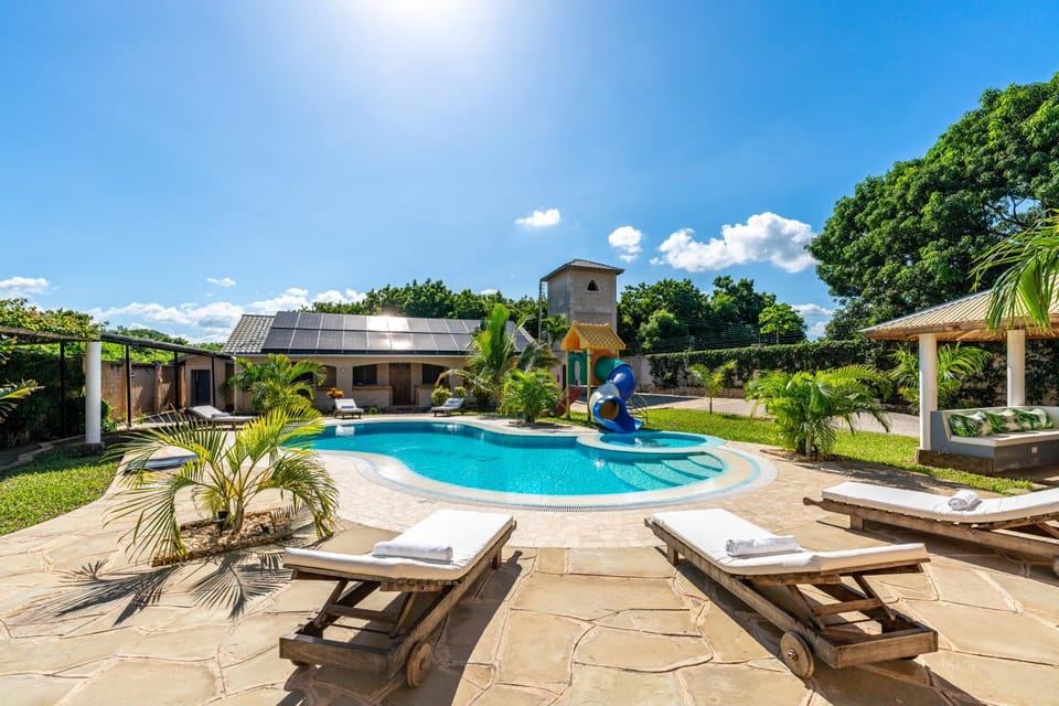 Day, Garden, Pool view, Swimming pool, sunbed