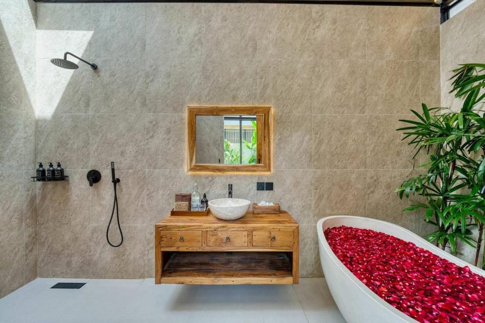 Jan Villa Stylish 1BR Retreat in Pecatu, Uluwatu Villa in Bali