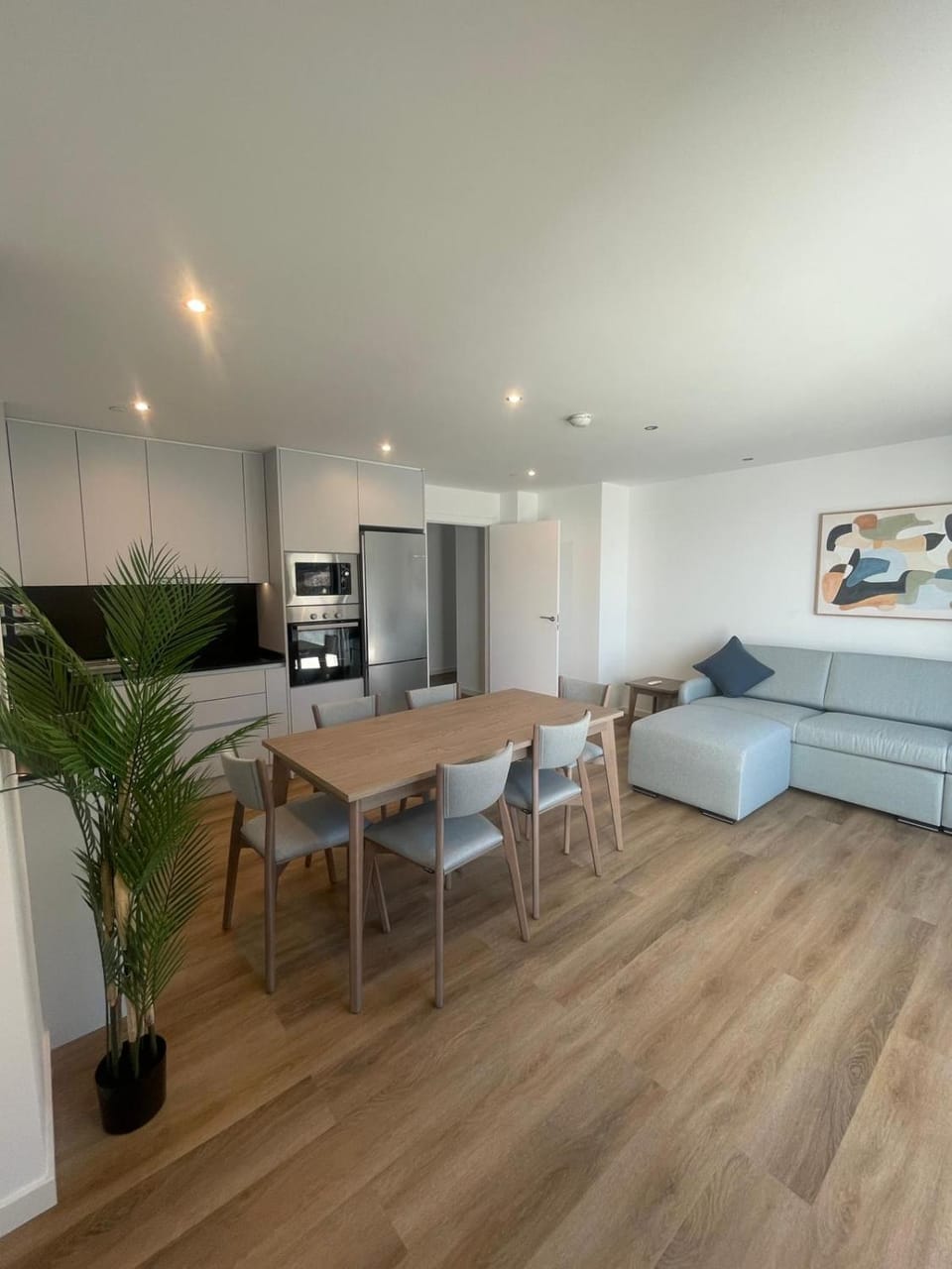 Kitchen or kitchenette, Living room, Seating area, Dining area, oven
