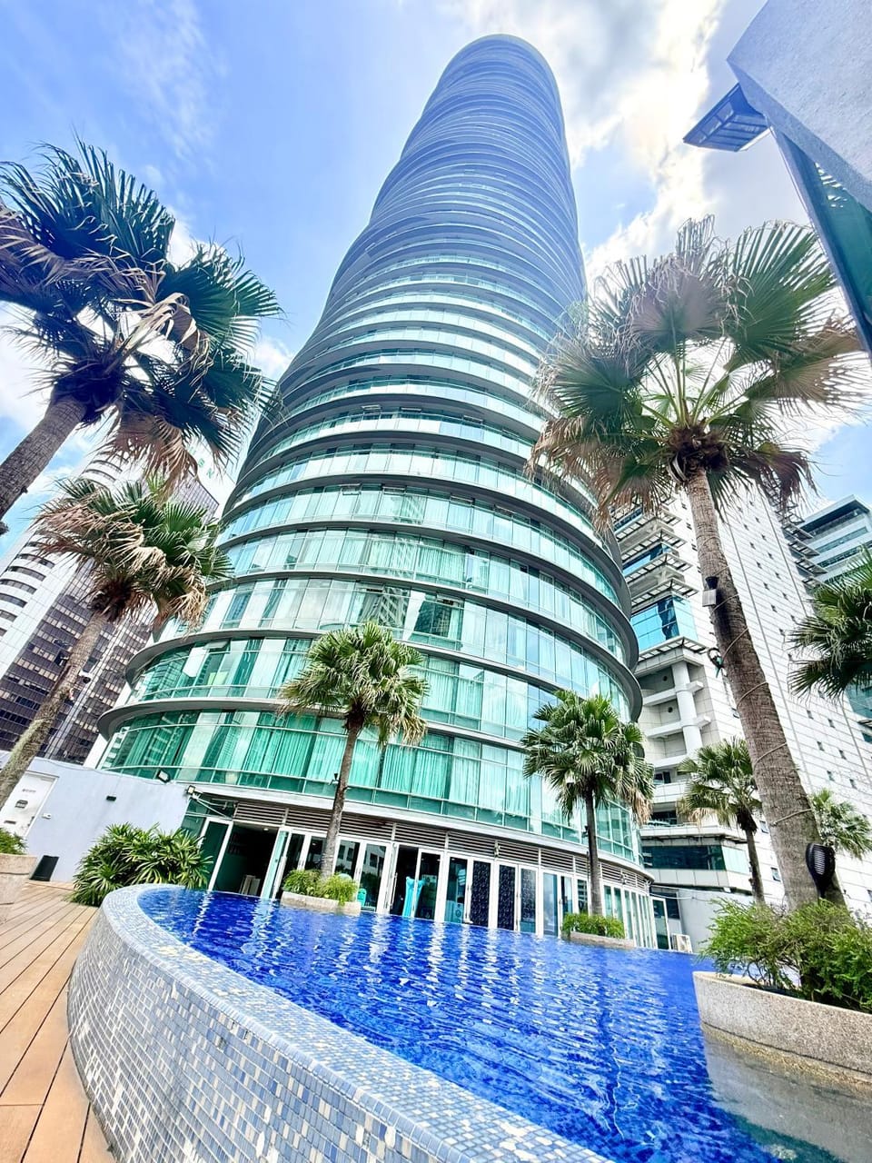 Property building, Day, Pool view, Swimming pool