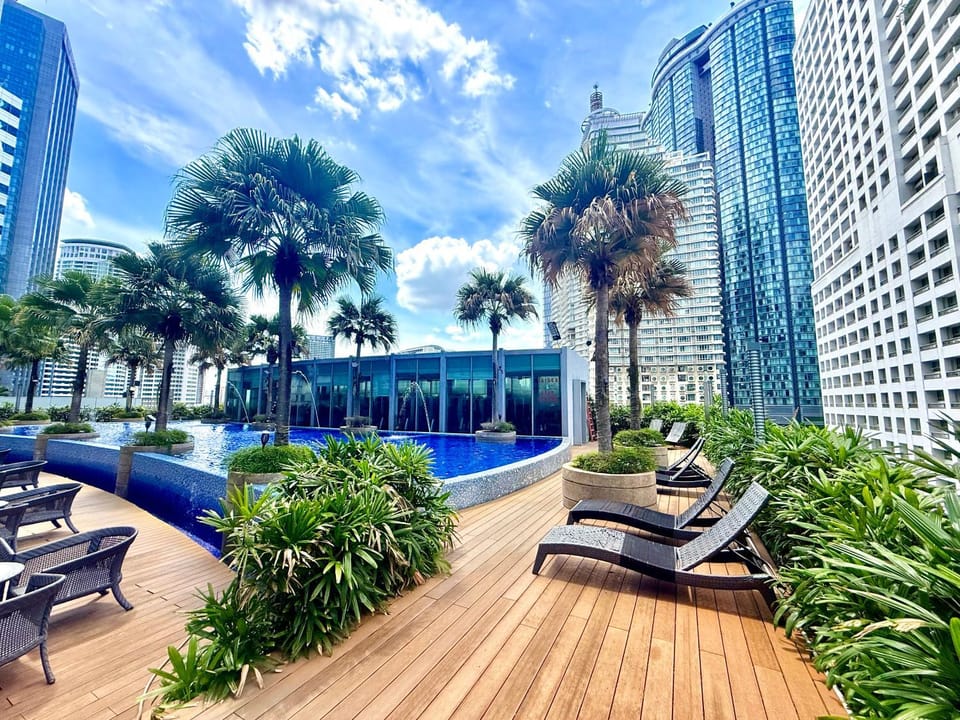 Property building, Day, Garden, Garden view, Pool view, Swimming pool, sunbed
