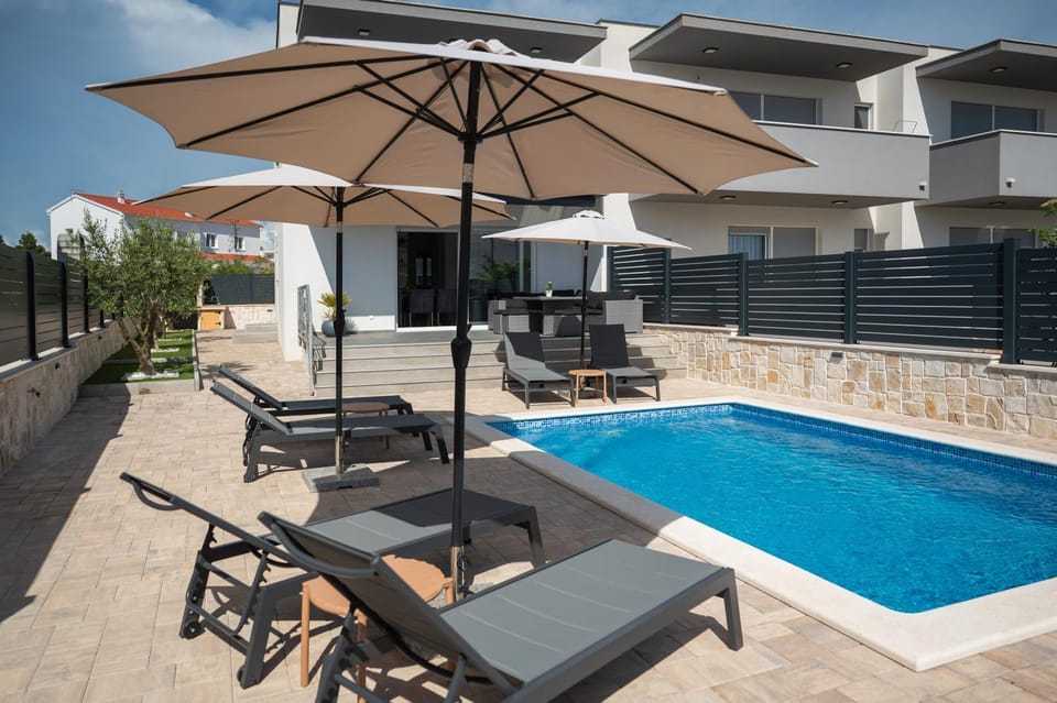 Balcony/Terrace, Swimming pool