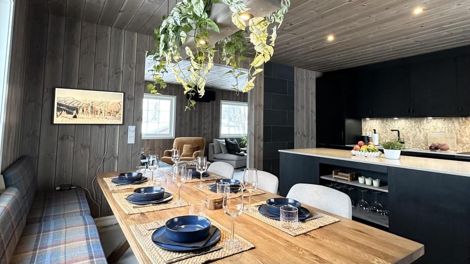 Dining area, kitchen