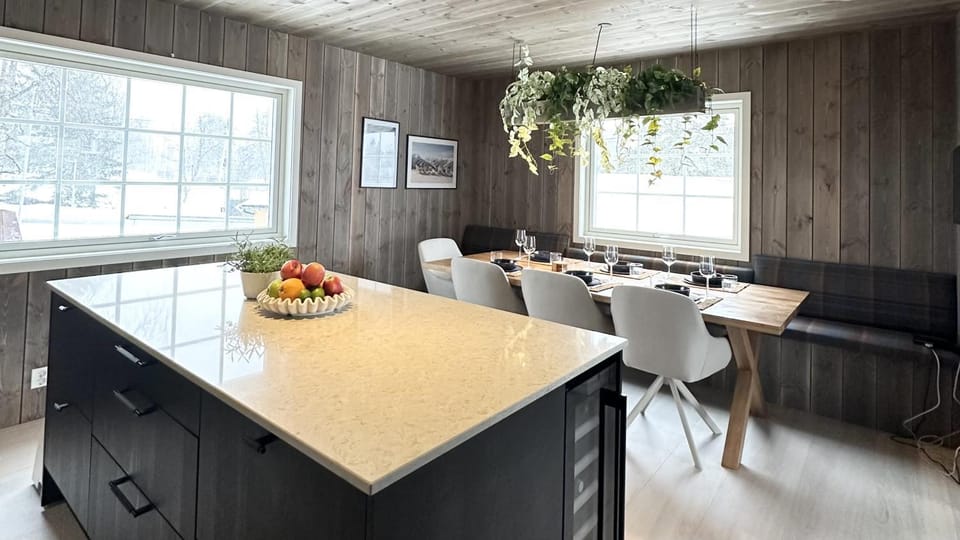 Seating area, Dining area, kitchen