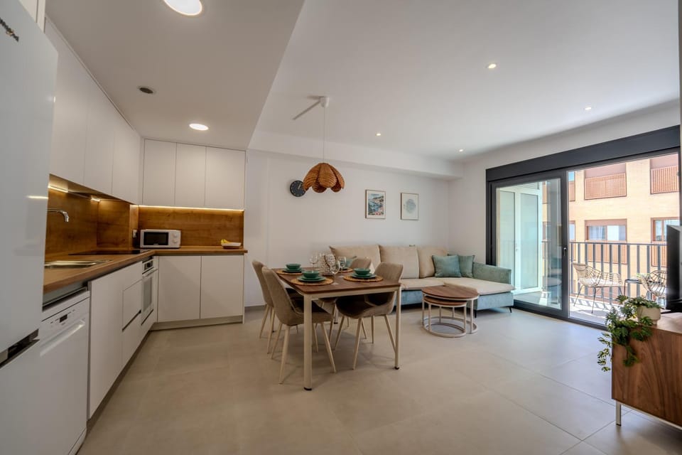 TV and multimedia, Dining area, Parking, furniture, internet, microwave, oven, stove, air conditioner