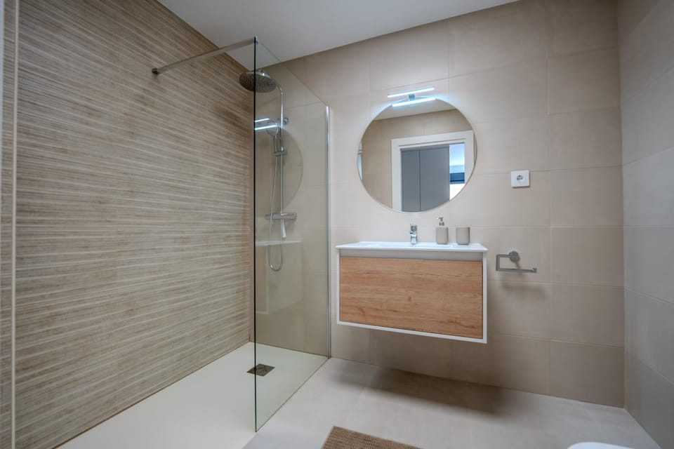 Toilet, Bathroom, hair dryier