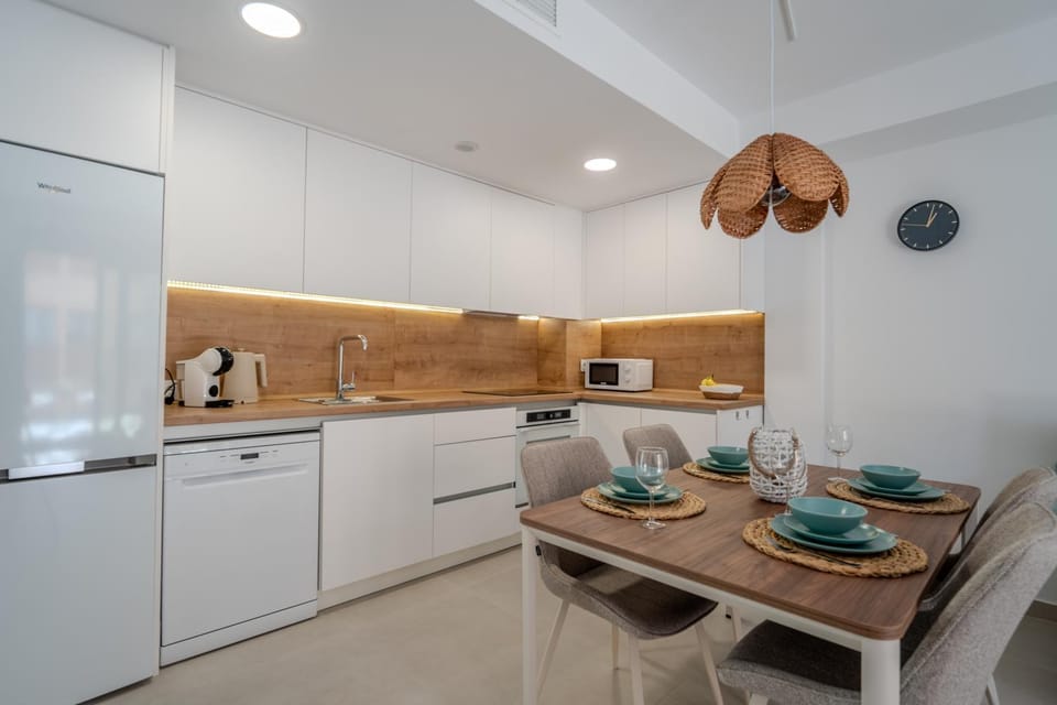 Coffee/tea facilities, dishwasher, microwave, oven