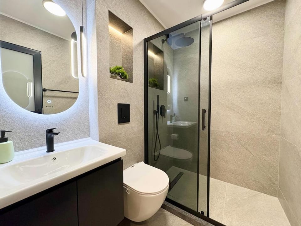 Shower, Toilet, Bathroom