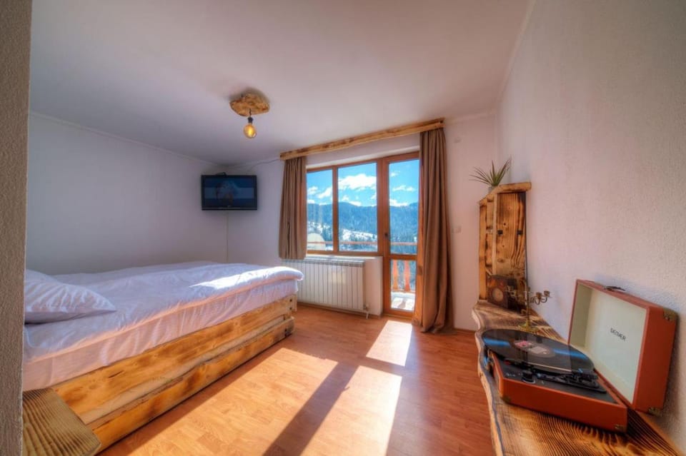 Shower, Toilet, Bed, Bathroom, View (from property/room), Balcony/Terrace, Mountain view, young children, Family, hair dryier, heating, internet, towels