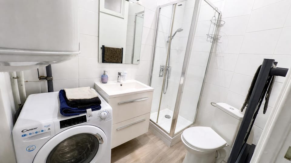 Shower, Toilet, Bathroom, washing machine