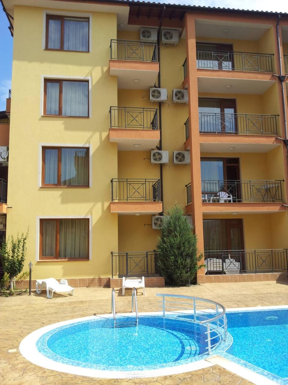 Guest House Kremena suites in Sv Vlas with swimming pool Bed and Breakfast in Burgas Province