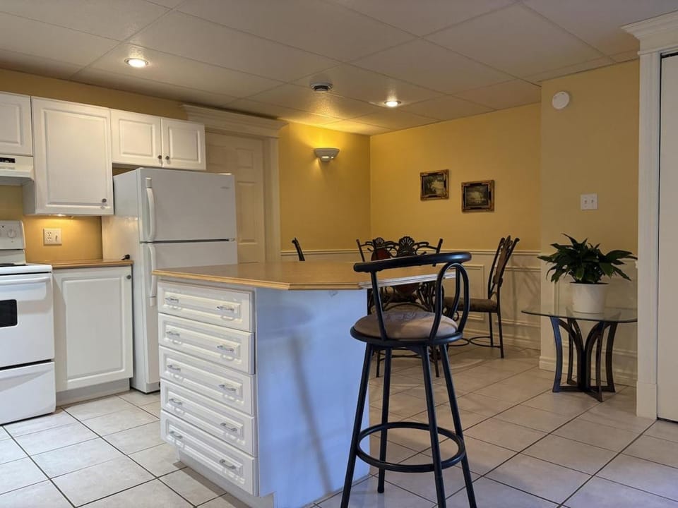Peaceful retreat on Caraquet Bay Apartment in Caraquet